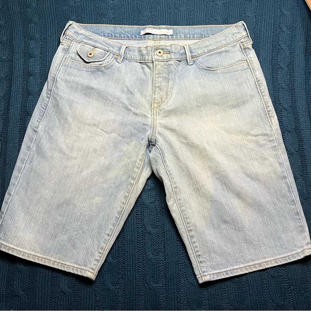 Old Navy Mid rise shorts sz 14